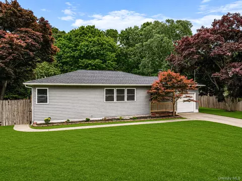 11 Mayfield, Mastic Beach, NY 11951