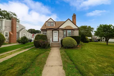 1503 Paul St, Baldwin, NY 11510