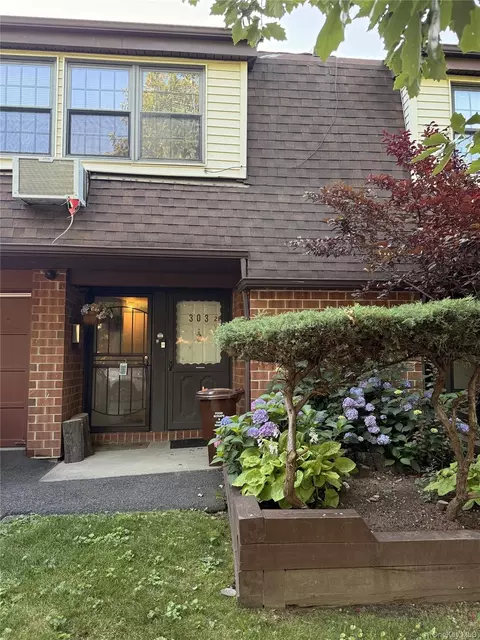 303 121st St #116, College Point, NY 11356