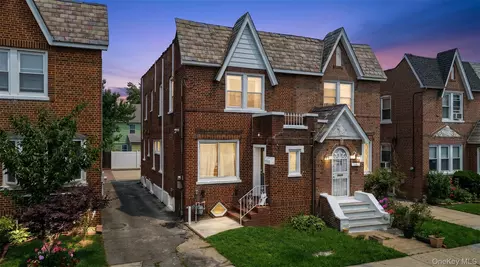 9431 239th St, Hempstead, NY 11001