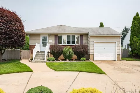 3191 N Jerusalem Rd, Levittown, NY 11756