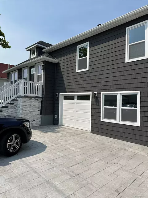 1043 Delaware Ave, Island Park, NY 11558