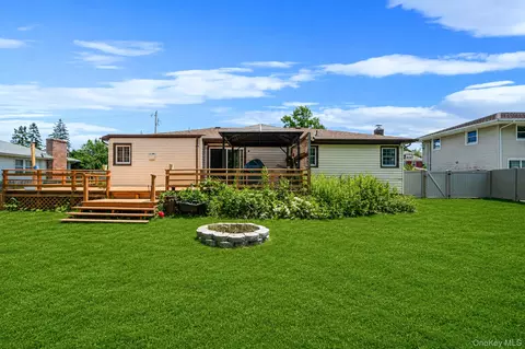 Exterior - 190 Bay Ave, Patchogue, NY 11772 photo 2 of 3