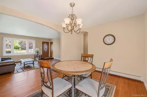 Dining - 190 Bay Ave, Patchogue, NY 11772 photo 1 of 2