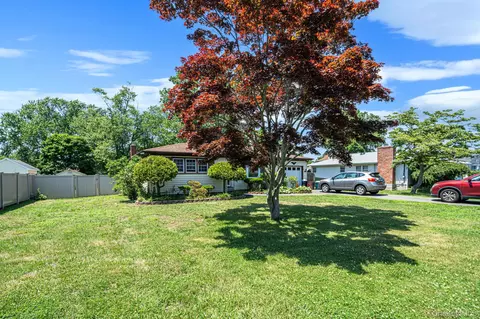 Exterior - 190 Bay Ave, Patchogue, NY 11772 photo 1 of 3