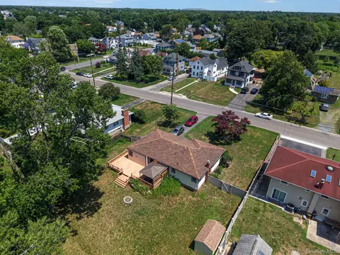 View/Area - 190 Bay Ave, Patchogue, NY 11772 photo 1 of 3