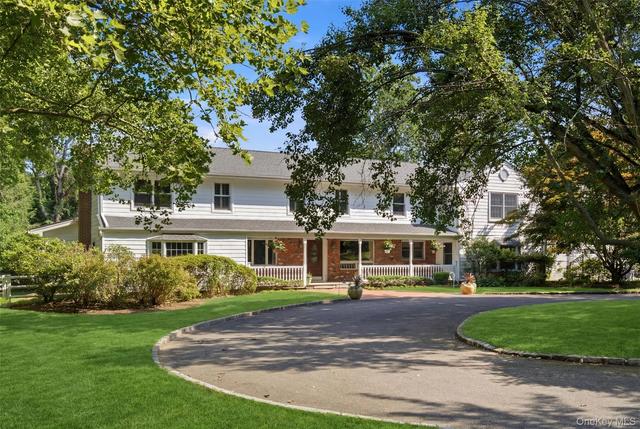 27 School Ln, Huntington, NY 11743