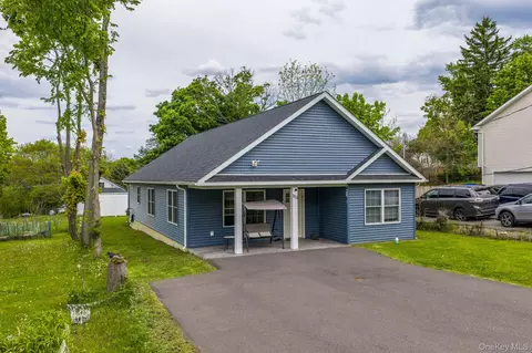 153 Ridgewood Ave, Middletown, NY 10940 photo 3