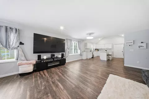 153 Ridgewood Ave, Middletown, NY 10940 photo 6