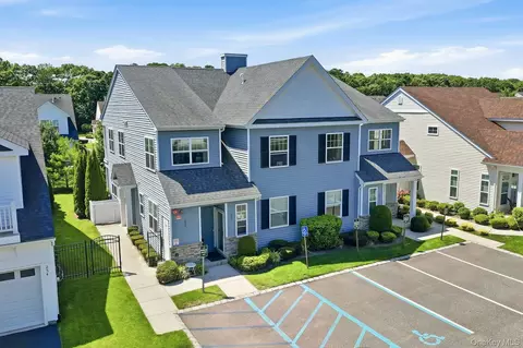 252 Sand Hills Ln, Medford, NY 11763