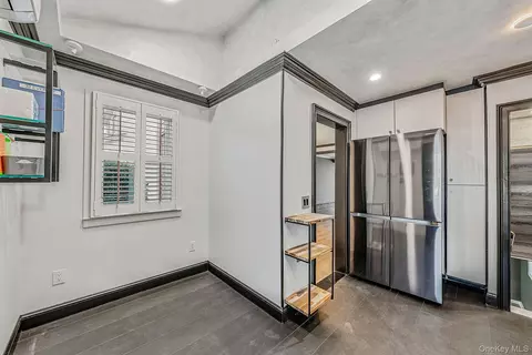 Entry Way - 32 Everett, Lynbrook, NY 11563 photo 4 of 4