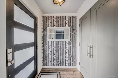 Entry Way - 32 Everett, Lynbrook, NY 11563 photo 1 of 4