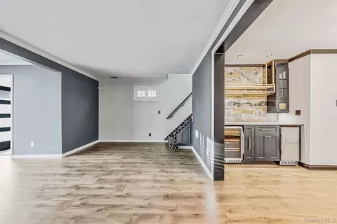 Living - 32 Everett, Lynbrook, NY 11563 photo 5 of 7