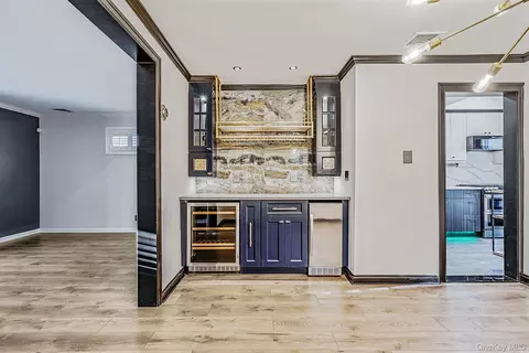 Entry Way - 32 Everett, Lynbrook, NY 11563 photo 2 of 4