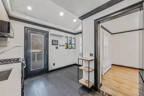 Entry Way - 32 Everett, Lynbrook, NY 11563 photo 3 of 4