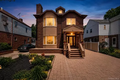 141-63 73rd Ter, Flushing, NY 11367