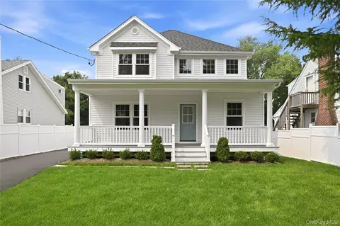 47 Central Pkwy, Huntington, NY 11743