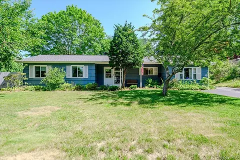 14 Akron Pl, Shoreham, NY 11786