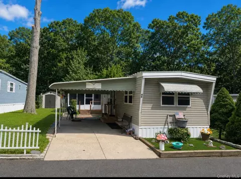 658- H8 Sound Ave, Calverton, NY 11933