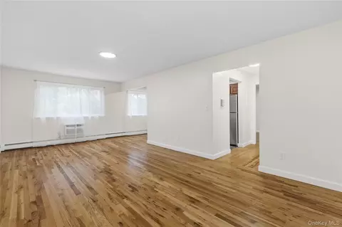 Living - 2 Woods End Cir #L, Peekskill, NY 10566 photo 3 of 5