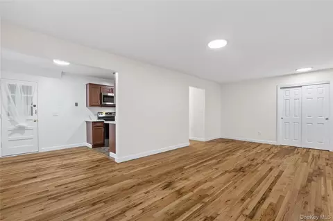 Living - 2 Woods End Cir #L, Peekskill, NY 10566 photo 4 of 5