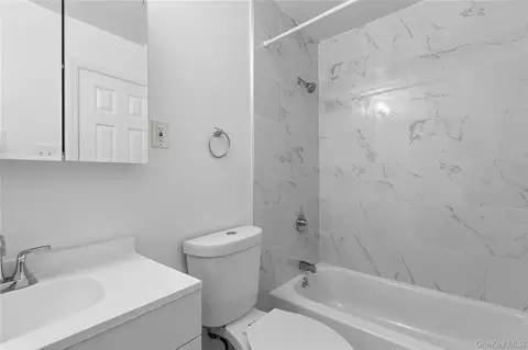 Bath - 2 Woods End Cir #L, Peekskill, NY 10566 photo 2 of 2