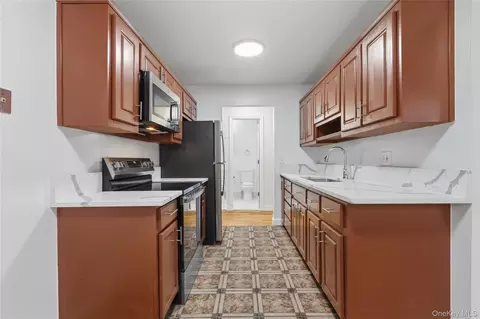Entry Way - 2 Woods End Cir #L, Peekskill, NY 10566 photo 1 of 1
