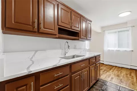 Kitchen - 2 Woods End Cir #L, Peekskill, NY 10566 photo 2 of 2