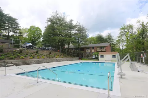 Exterior - 2 Woods End Cir #L, Peekskill, NY 10566 photo 1 of 4