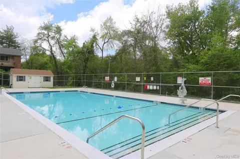 Exterior - 2 Woods End Cir #L, Peekskill, NY 10566 photo 3 of 4