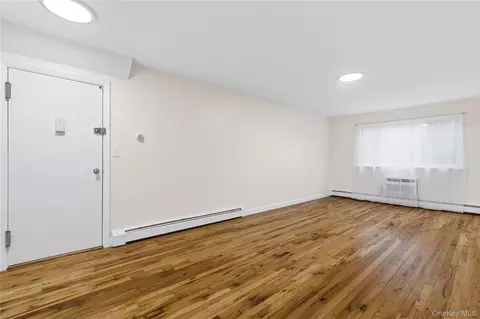 Living - 2 Woods End Cir #L, Peekskill, NY 10566 photo 1 of 5