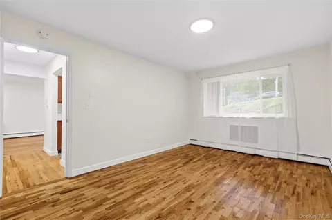 Living - 2 Woods End Cir #L, Peekskill, NY 10566 photo 5 of 5
