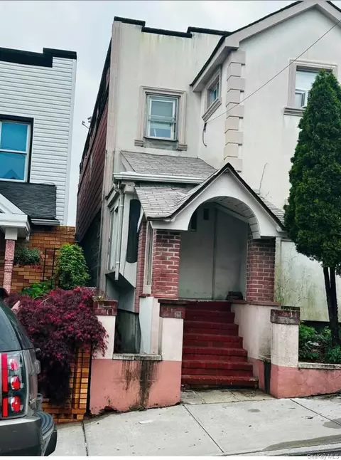 8614 143rd St, Jamaica, NY 11435