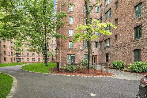1579 Metropolitan Ave #3B, Bronx, NY 10462