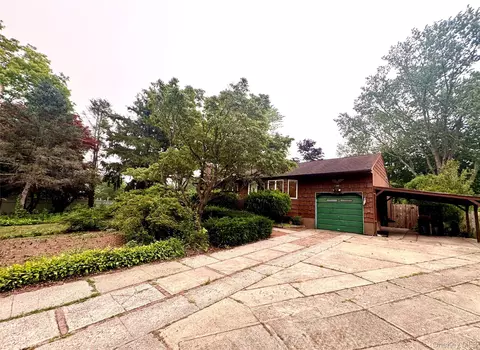 28 Euclid Ave, Dix Hills, NY 11746