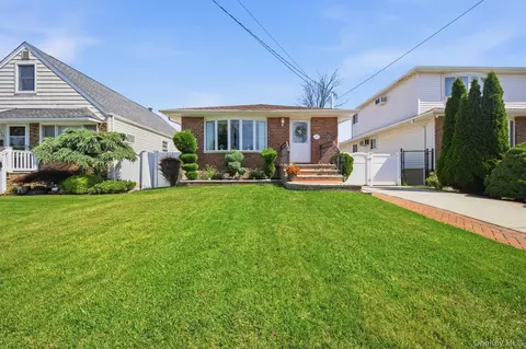 3615 Tonopah St, Seaford, NY 11783