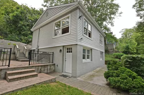 6 Southold Rd, Sound Beach, NY 11789