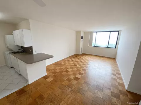 27010 Grand Central Pkwy #7C, New York, NY 11005