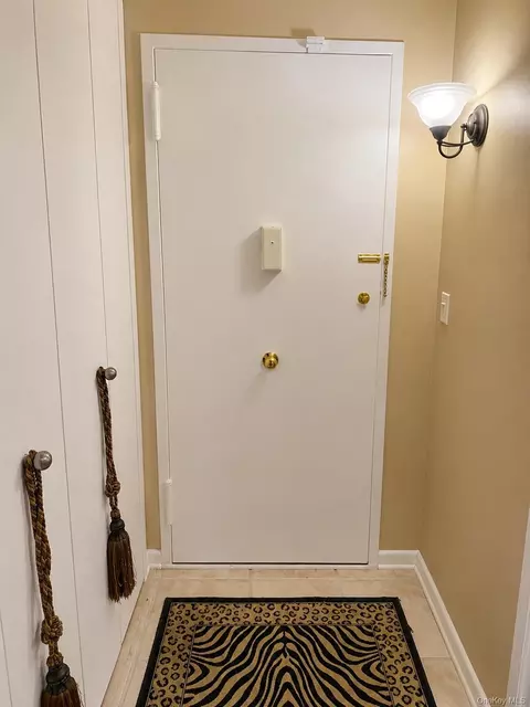 200 High Point Dr #8, Greenburgh, NY 10530
