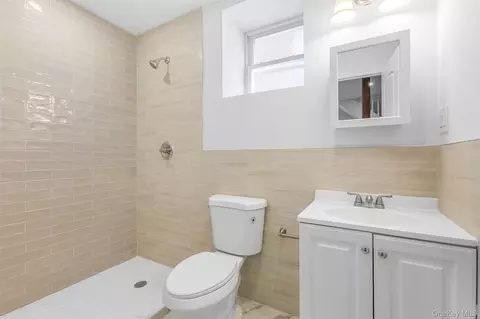 Bath - 3439 Grace Ave, New York, NY 10469 photo 5 of 5