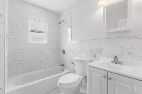Bath - 3439 Grace Ave, New York, NY 10469 photo 3 of 5