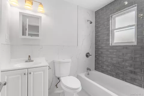 Bath - 3439 Grace Ave, New York, NY 10469 photo 4 of 5