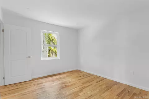 Bedroom - 3439 Grace Ave, New York, NY 10469 photo 5 of 6