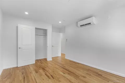 Bedroom - 3439 Grace Ave, New York, NY 10469 photo 3 of 6