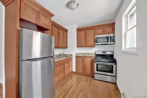 8848 77th St, New York, NY 11421