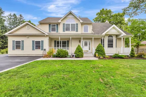 141 Radio Ave, Miller Place, NY 11764