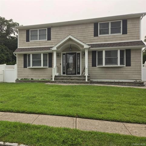 18 Worden Pl, West Babylon, NY 11704