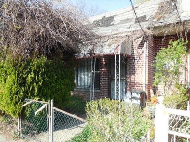 3342 Gunther Ave, New York, NY 10469