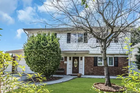 214 Park Ave, North Hempstead, NY 11040
