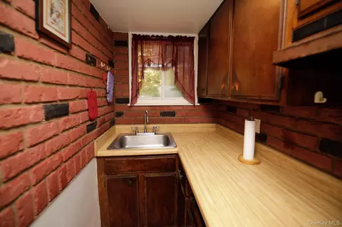 Kitchen - 20 Riverview Ct, Ossining, NY 10562 photo 2 of 3
